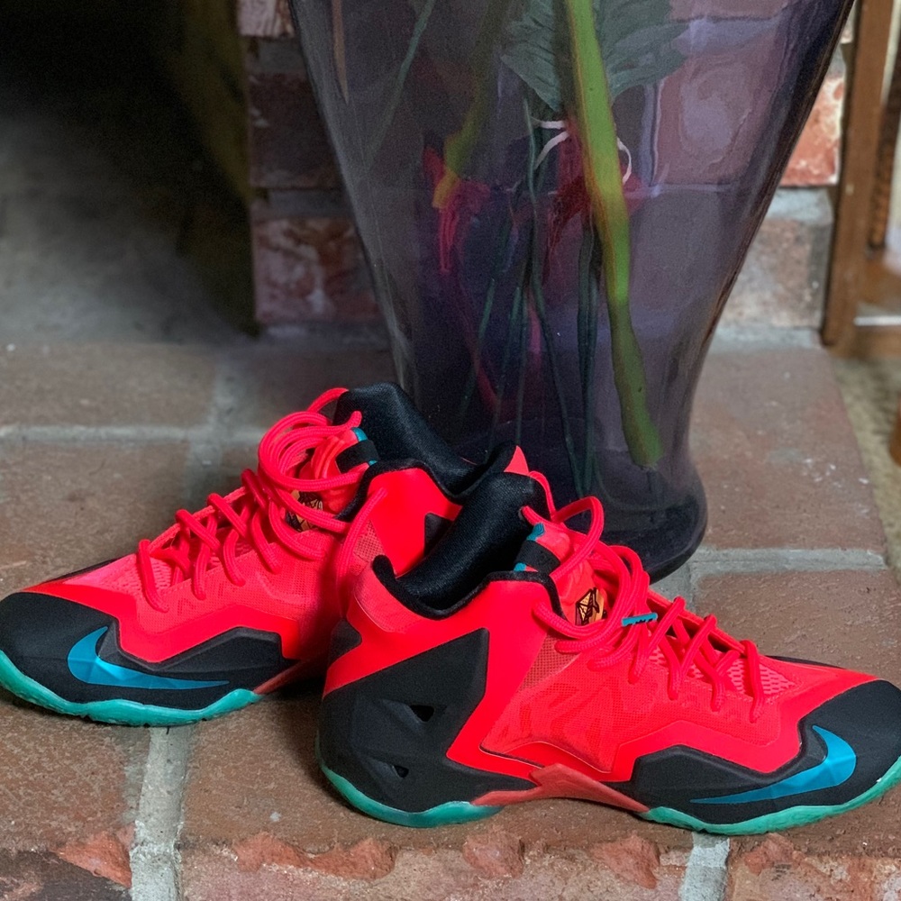 Nike Lebron XI (GS) - Picture 2 of 6